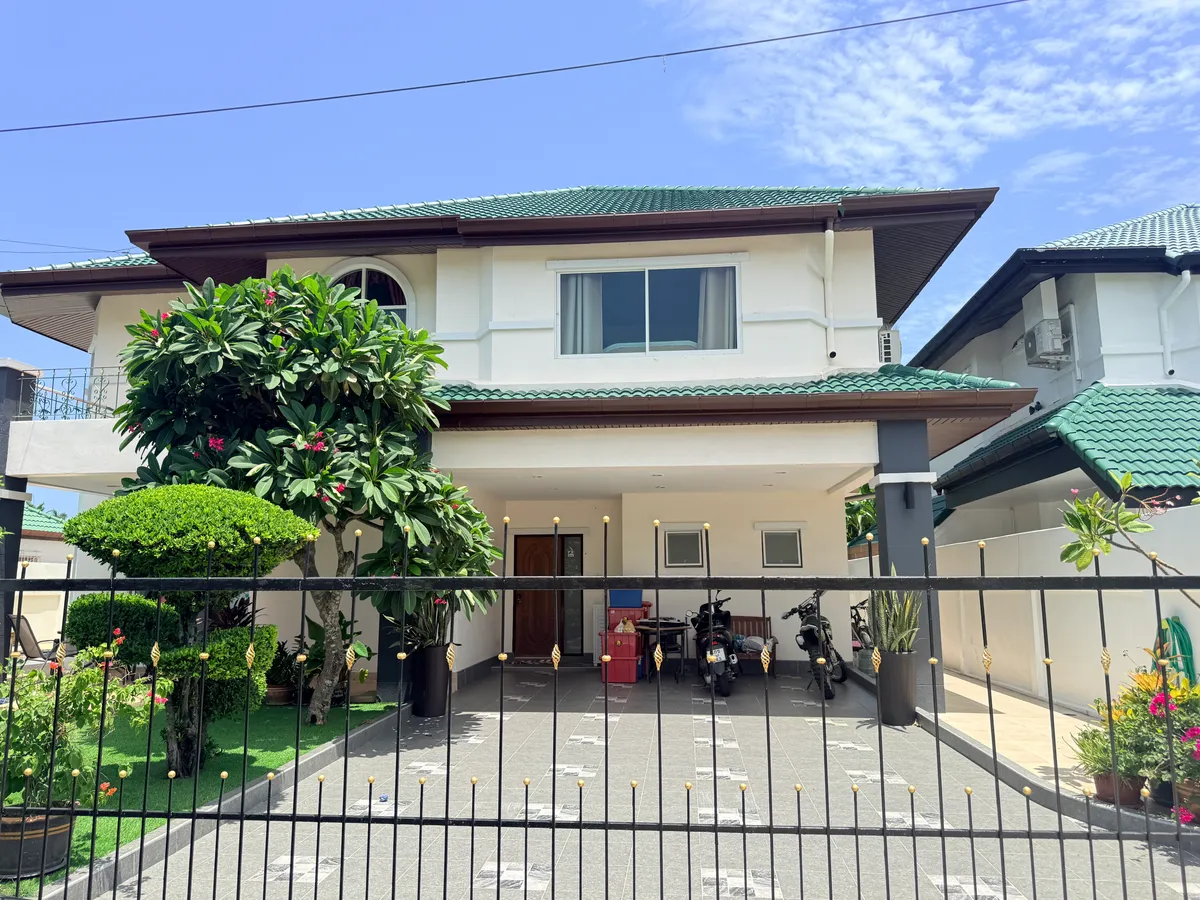 Pet-Friendly House with a Private Pool
