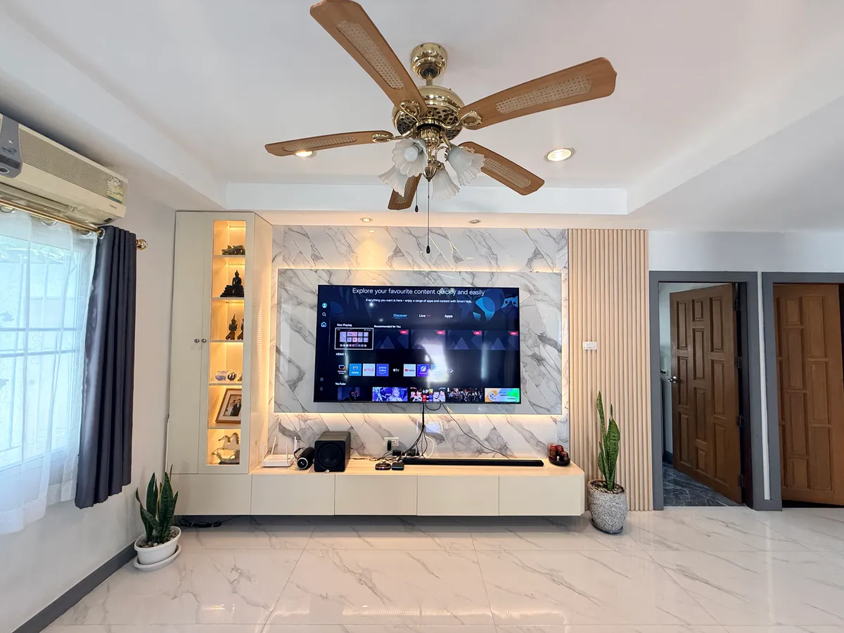 Pet-Friendly House with a Private Pool photo 10
