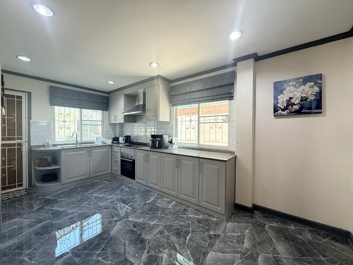 Pet-Friendly House with a Private Pool photo 12