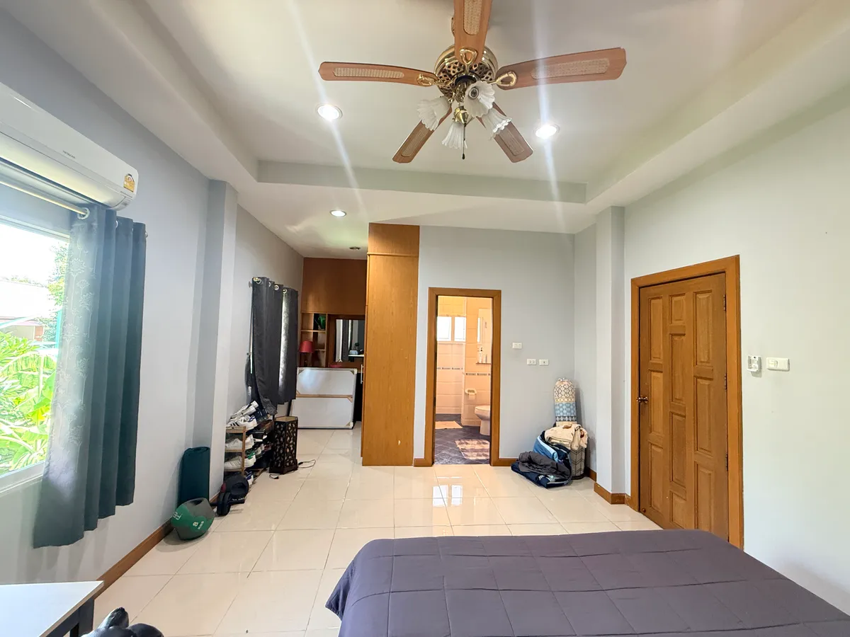Pet-Friendly House with a Private Pool photo 19