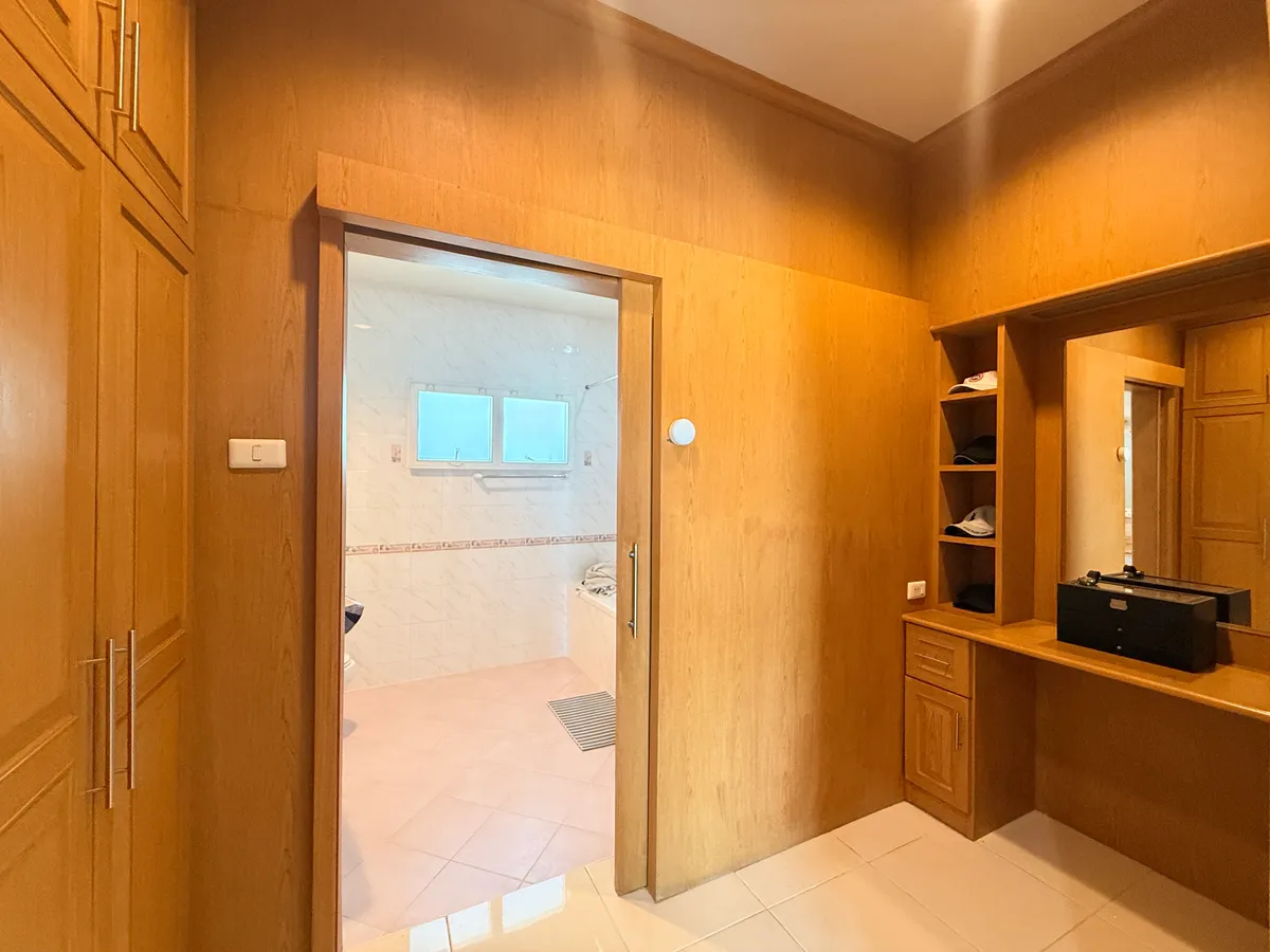 Pet-Friendly House with a Private Pool photo 24