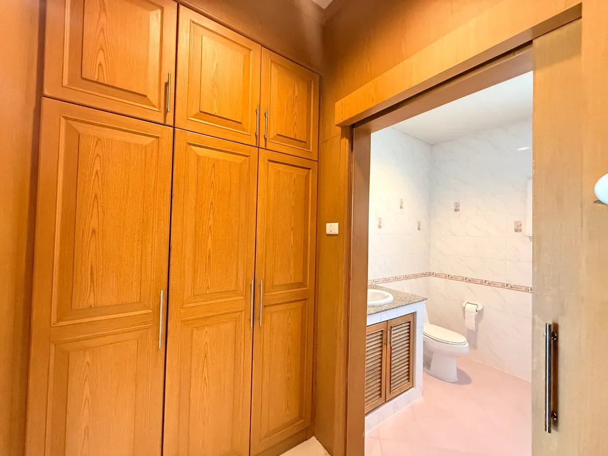 Pet-Friendly House with a Private Pool photo 25