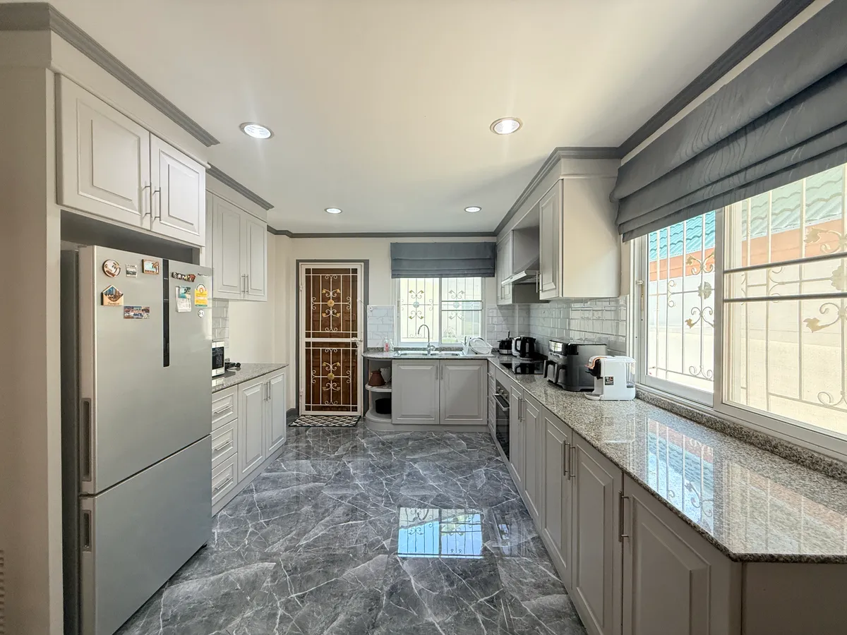 Pet-Friendly House with a Private Pool photo 13