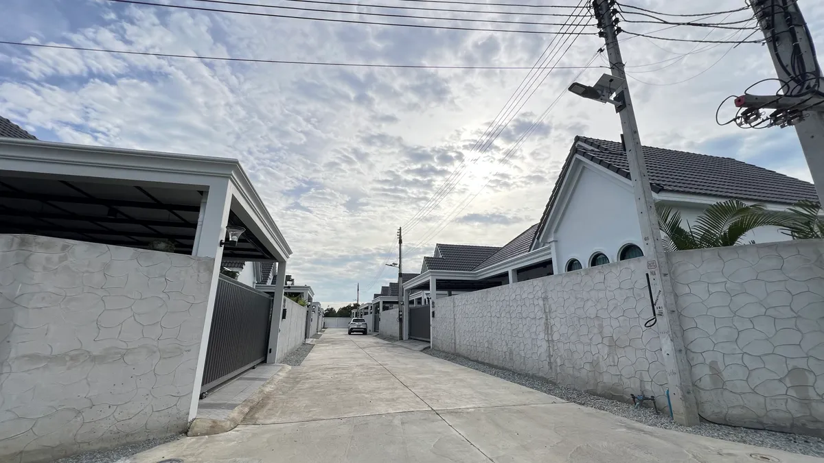 Brand new house for rent, 3 bedrooms, 3 bathrooms in Huay yai