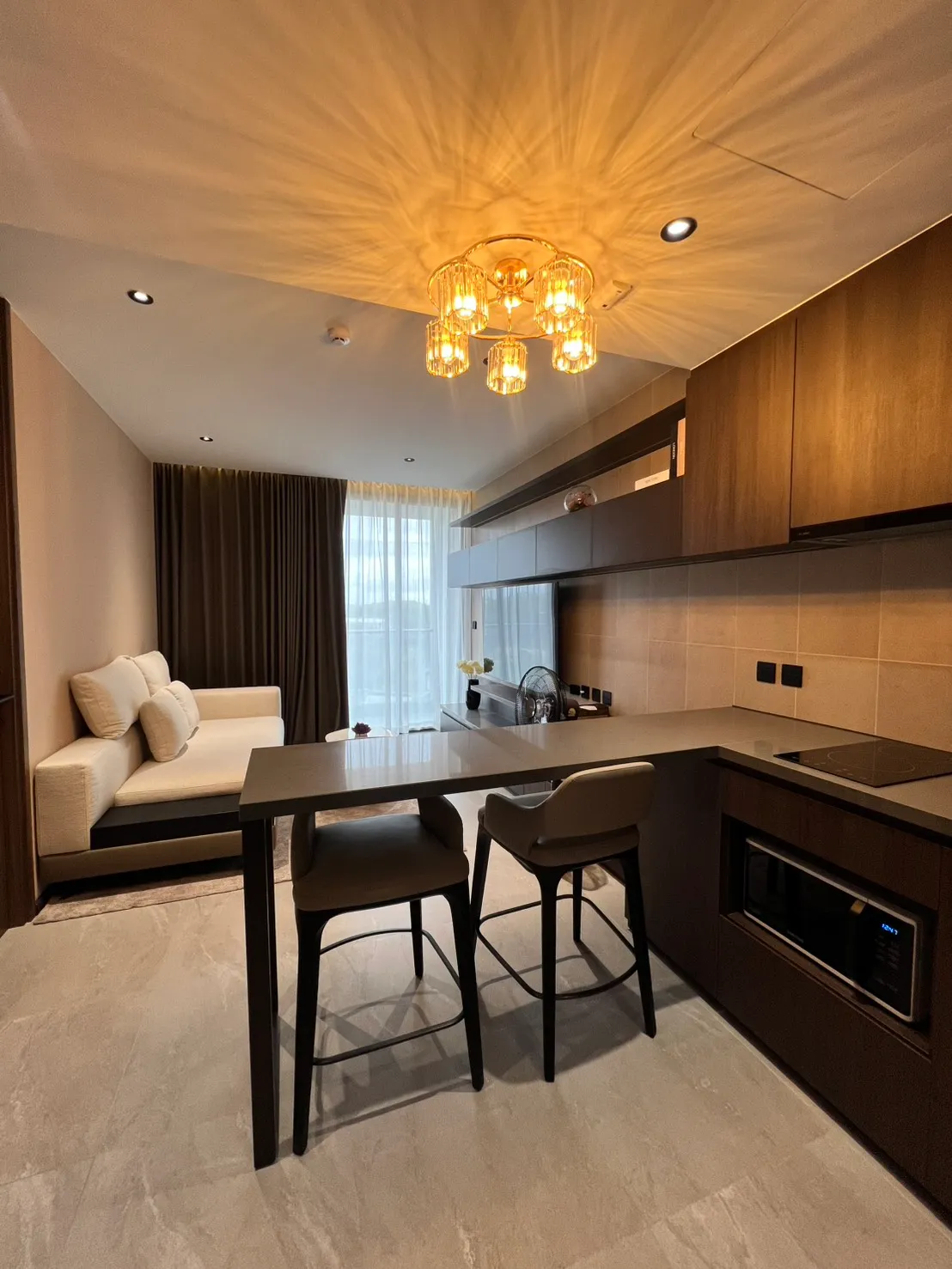 Brand new condo, stunningly beautiful “Experience a life of luxury in a beachfront condo in Na Jomtien” photo 4