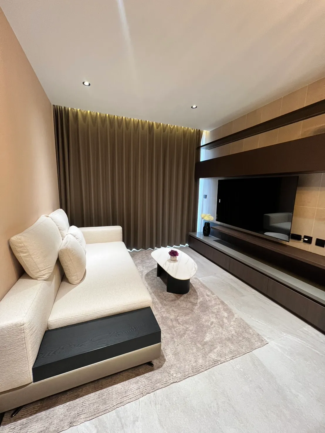 Brand new condo, stunningly beautiful “Experience a life of luxury in a beachfront condo in Na Jomtien” photo 6