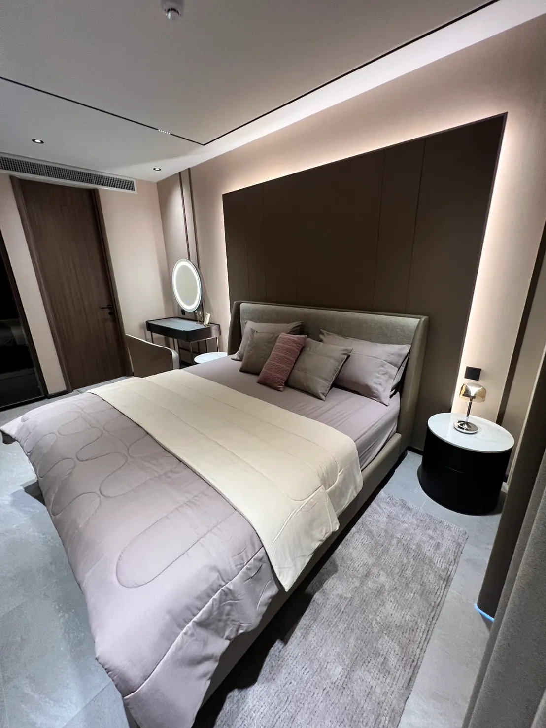 Brand new condo, stunningly beautiful “Experience a life of luxury in a beachfront condo in Na Jomtien” photo 11