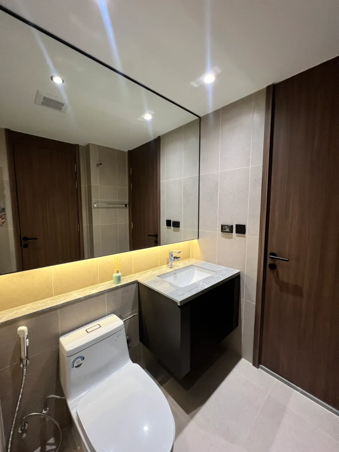 Brand new condo, stunningly beautiful “Experience a life of luxury in a beachfront condo in Na Jomtien” photo 16