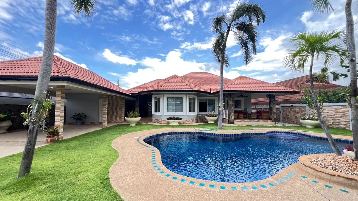 Pool villa 4 Bedrooms 3 Bathrooms in East pattaya