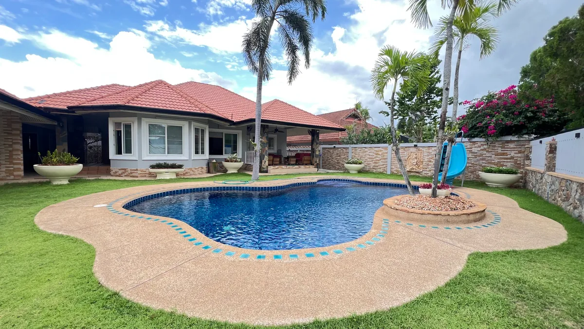 Pool villa 4 Bedrooms 3 Bathrooms in East pattaya photo 2