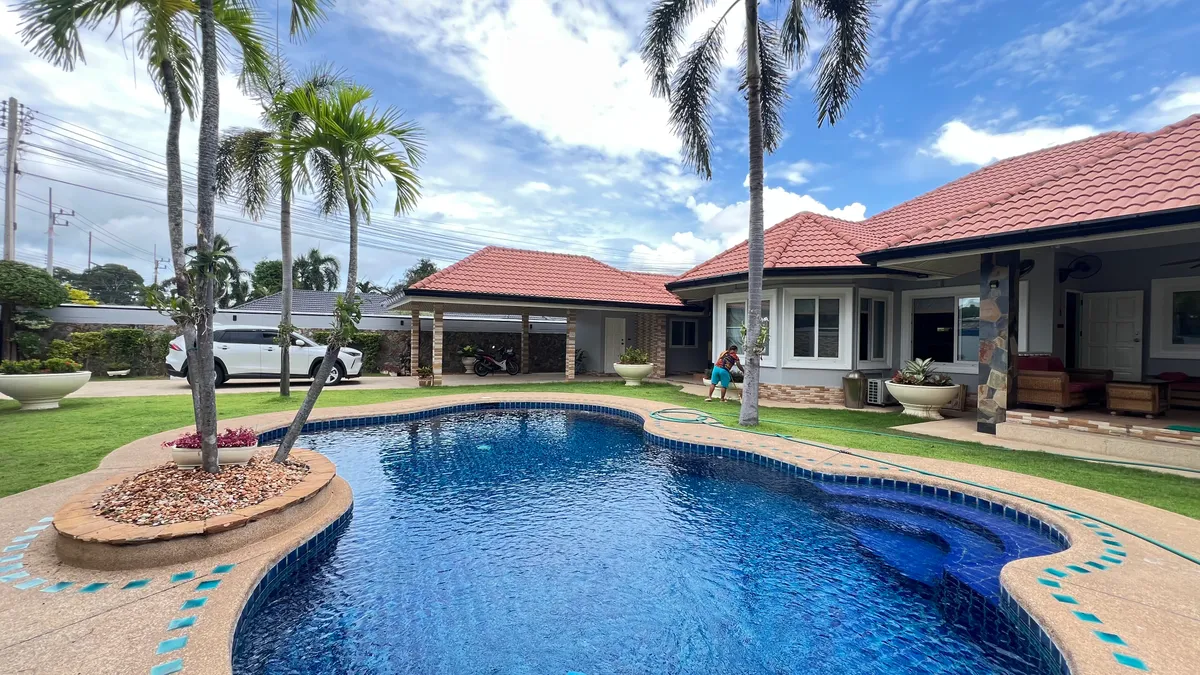 Pool villa 4 Bedrooms 3 Bathrooms in East pattaya photo 3