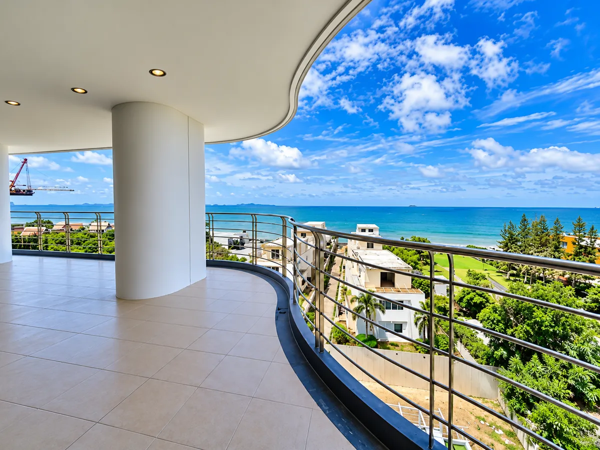 Amazing Condo for Sale at La Royal Beach Condo