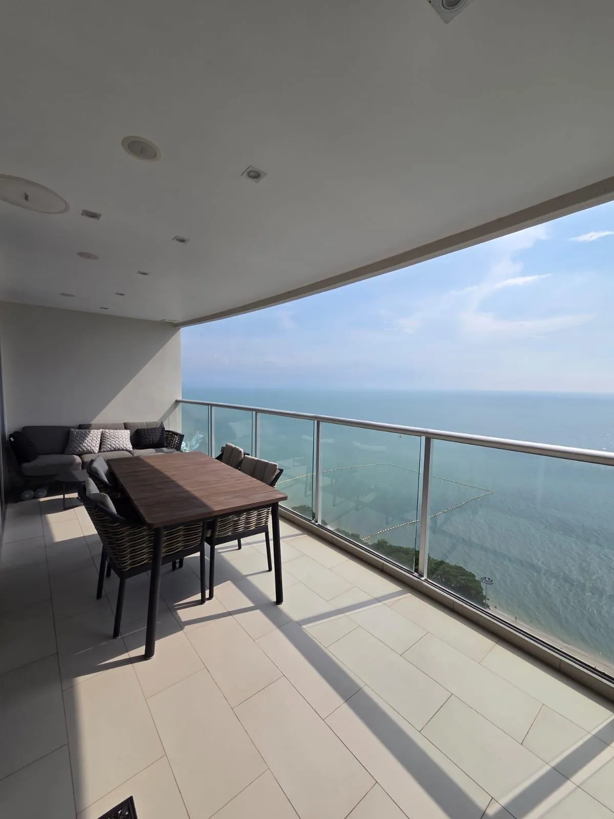 Ocean View condo For Sale In Prahtamnak (Foreign ownership)
