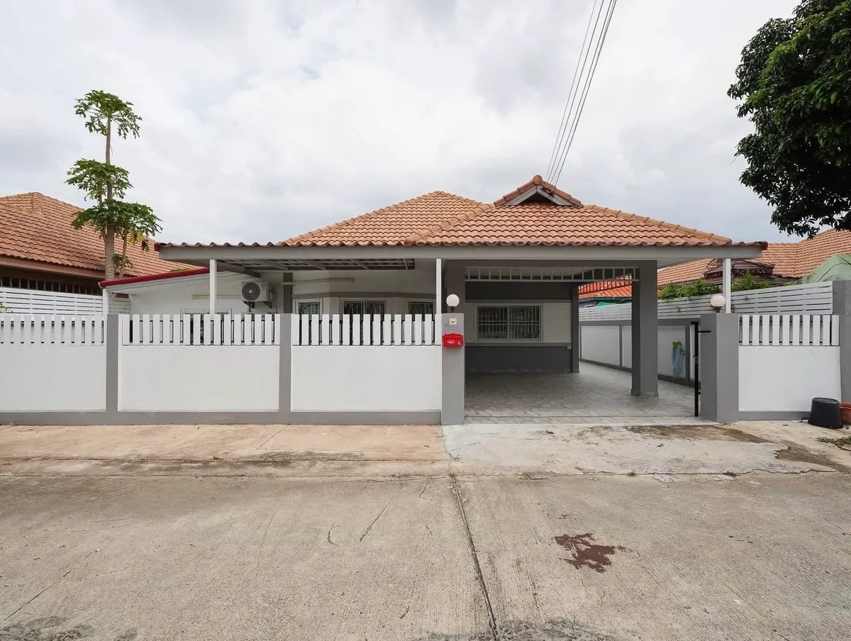 4 Bedroom 3 Bathroom For Sale in Raviporn City Home Village