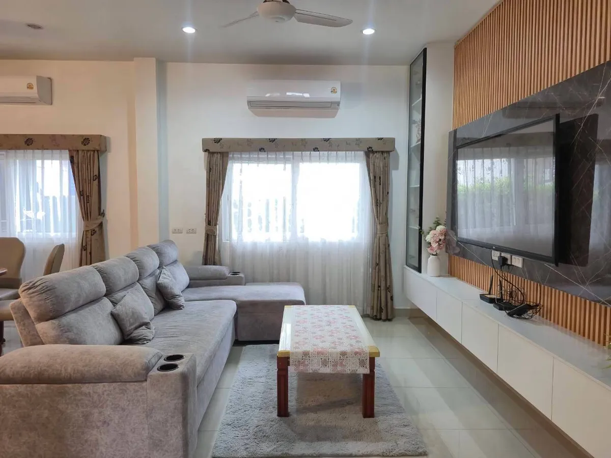 3 Bedroom , 2 Bathroom Baan Panalee photo 2