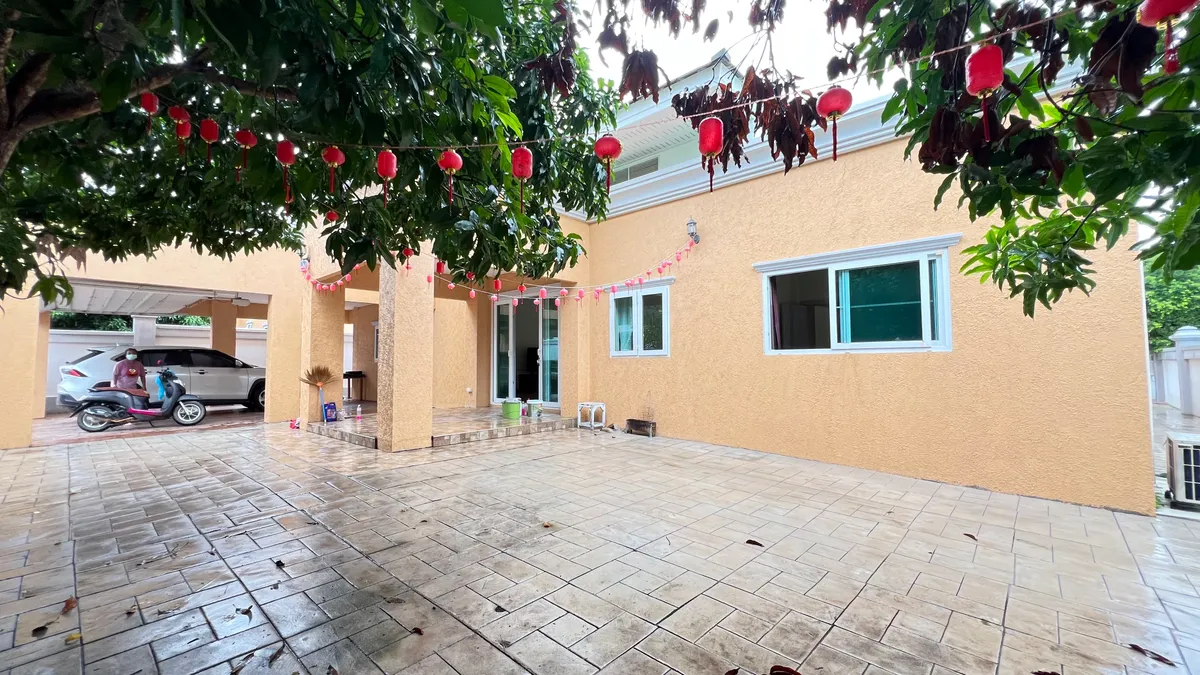 Pool villa for rent 4 Bedrooms 4 Bathrooms in East pattaya