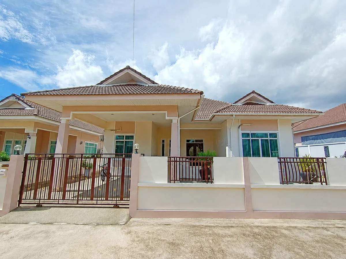 Spacious Four-Bedroom Four-Bathroom Pool Villa in Quiet Bang Saray Village Close to the Beach for Sale
