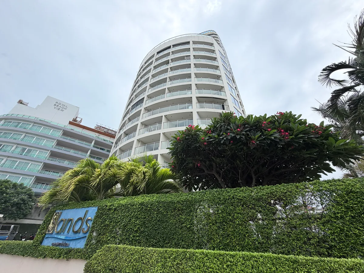 Renovated Studio Condo For Sale close to beach photo 2