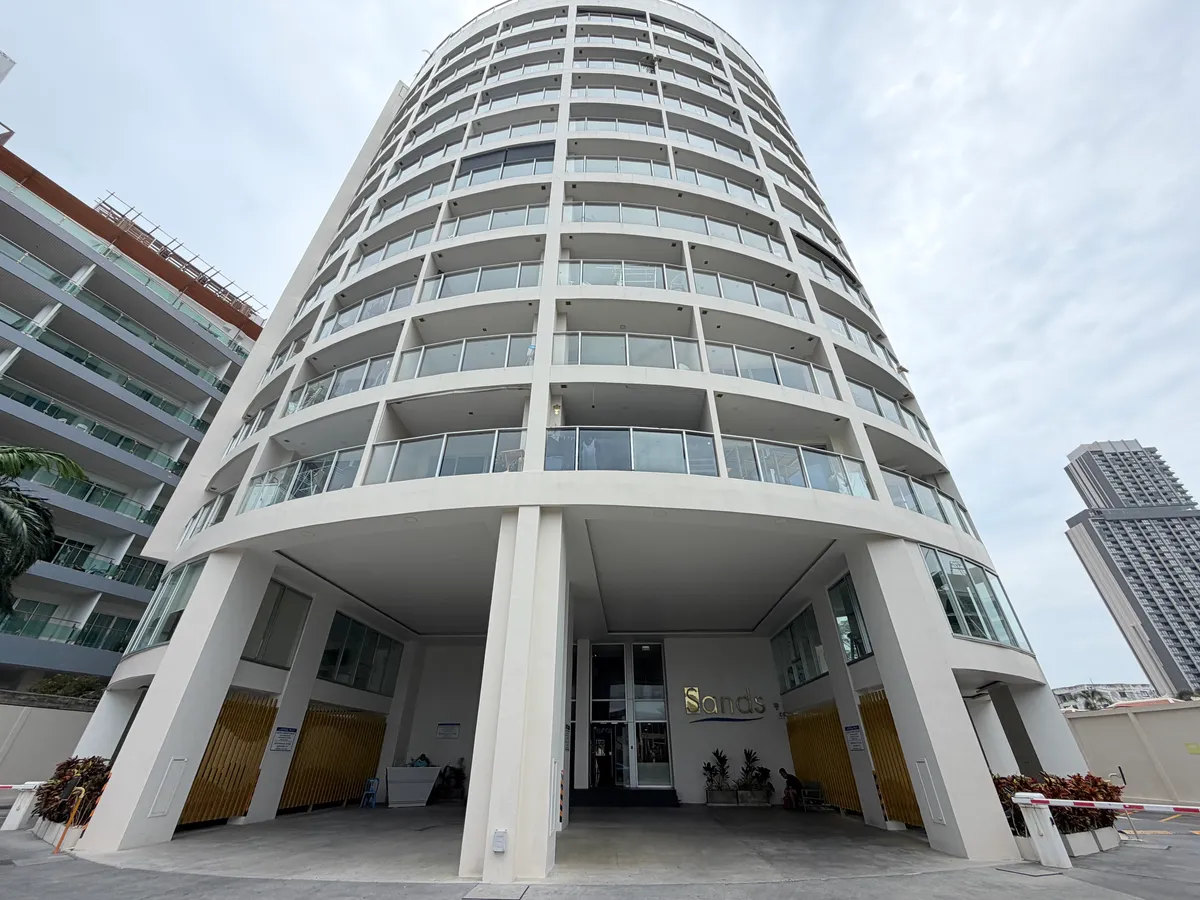 Renovated Studio Condo For Sale close to beach photo 3