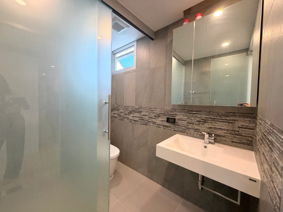 Renovated Studio Condo For Sale close to beach photo 12