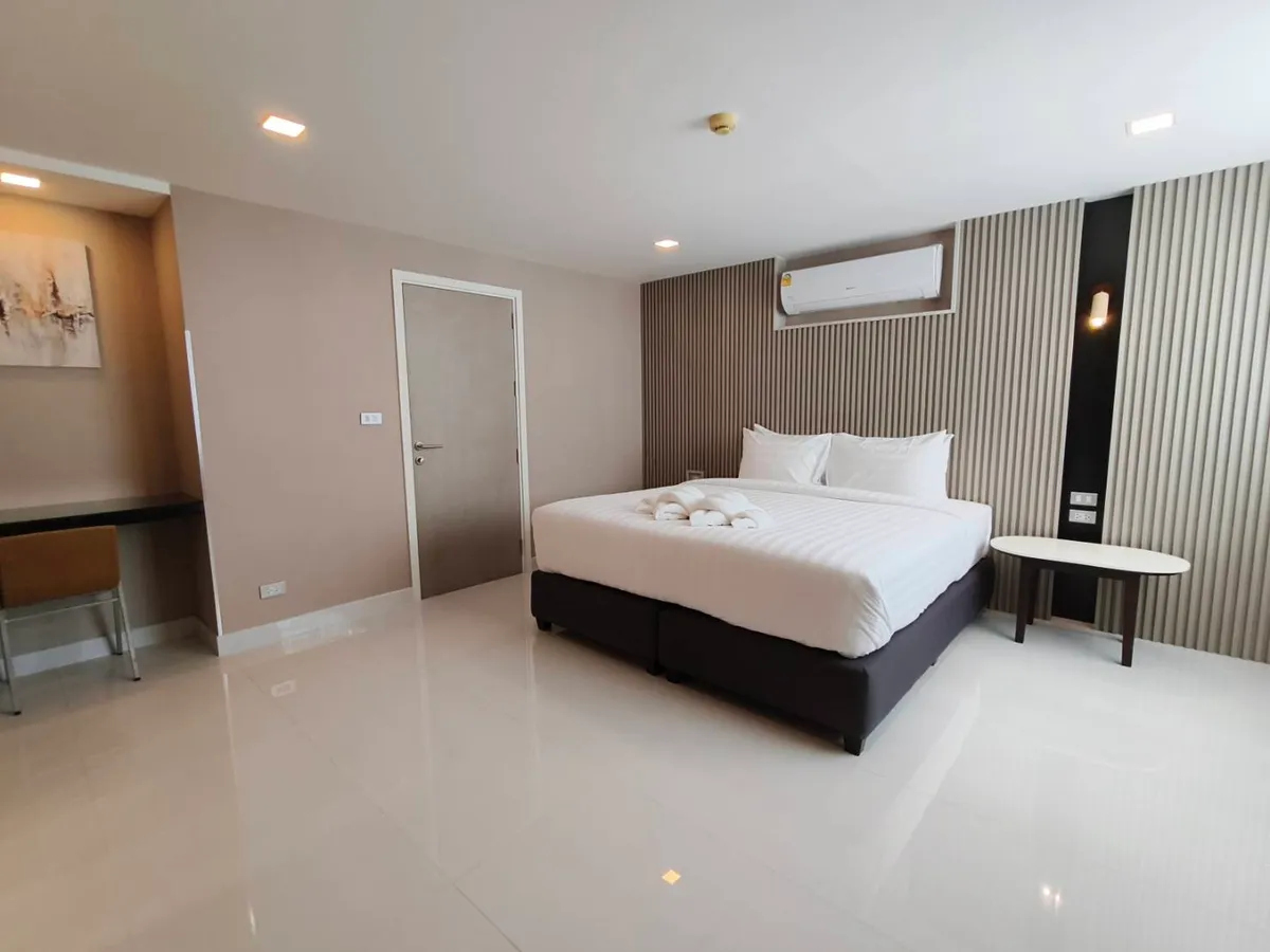 Expansive 2 Bed 2 Bath in Pratumnak For Rent photo 11