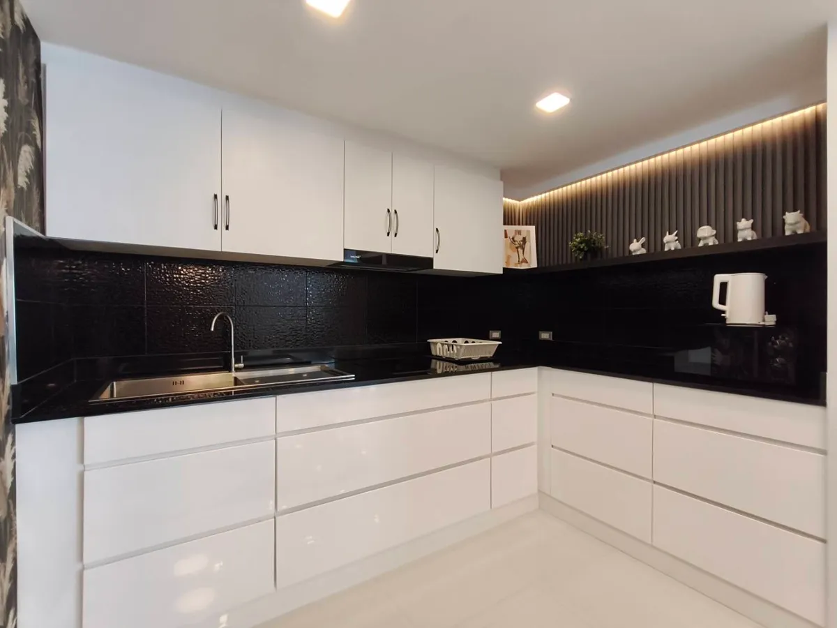 Expansive 2 Bed 2 Bath in Pratumnak For Rent photo 4