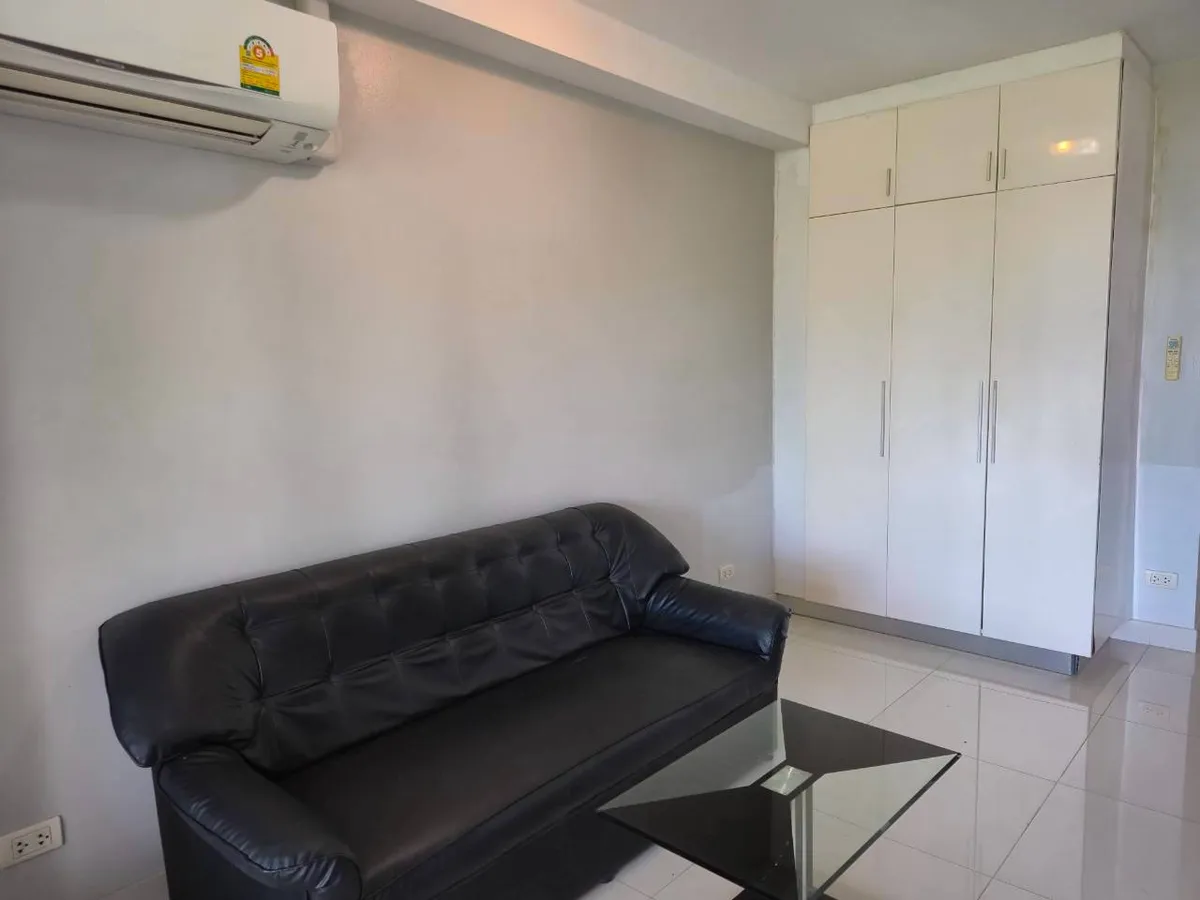 1 Bedroom , 1 Bathroom Park Royal 2 photo 5