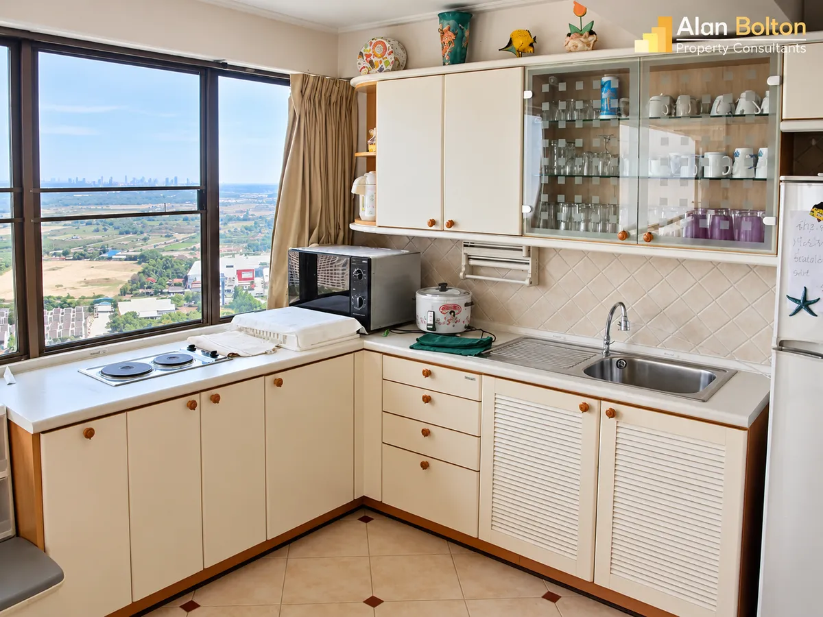 Beachfront Condo For Rent in Sunshine Beach