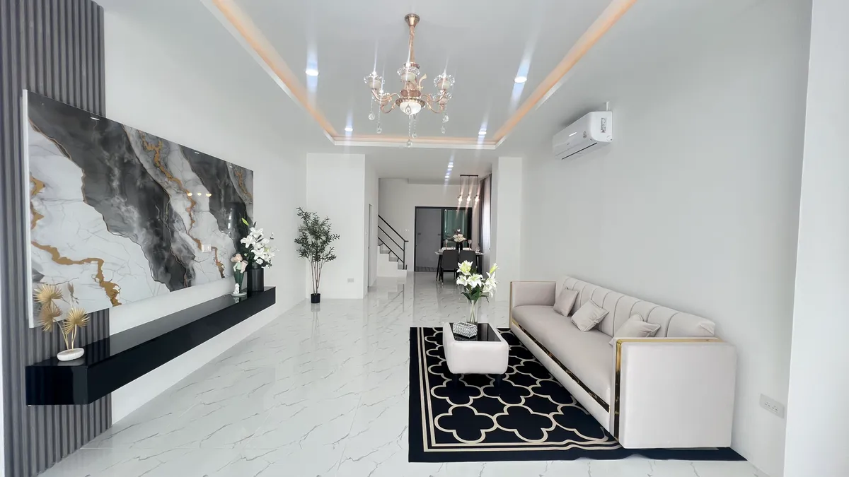 2-storey corner townhome for rent in East pattaya
