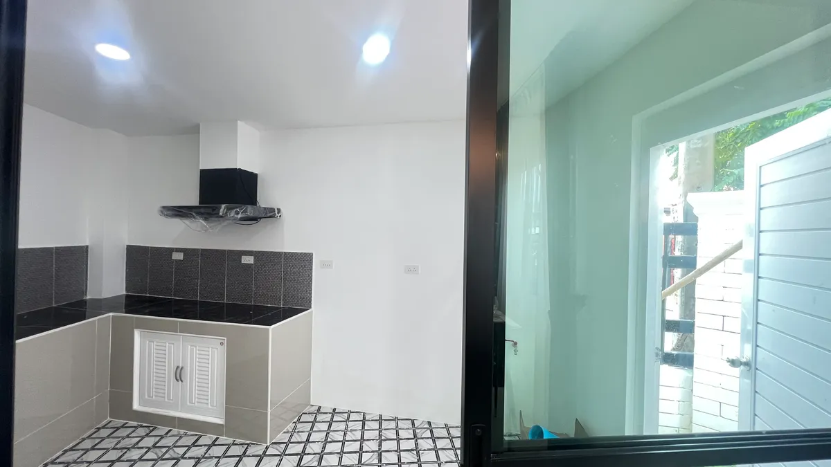 2-storey corner townhome for rent in East pattaya photo 9