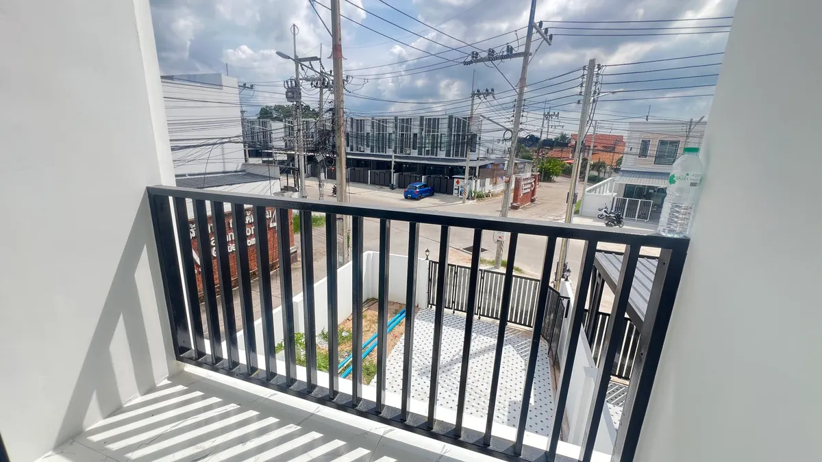 2-storey corner townhome for rent in East pattaya photo 15