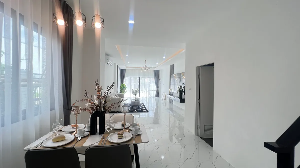 2-storey corner townhome for rent in East pattaya photo 6