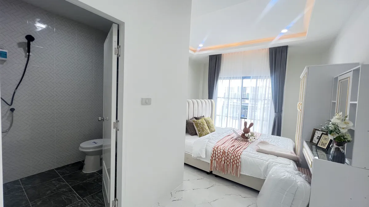 2-storey corner townhome for rent in East pattaya photo 14