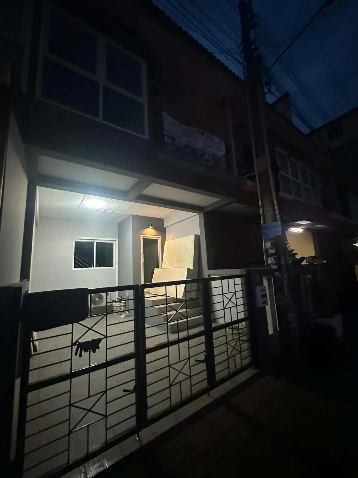 Newly Renovated Two-Bedroom Three-Bathroom Townhouse in East Pattaya Close to Amenities photo 10