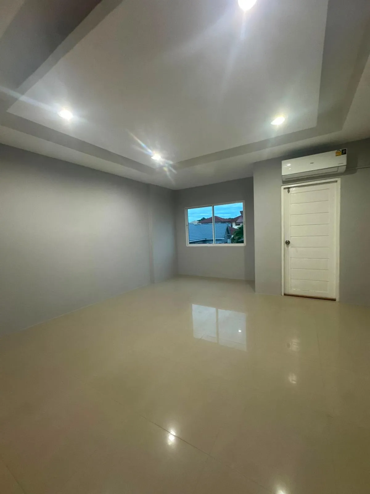 Newly Renovated Two-Bedroom Three-Bathroom Townhouse in East Pattaya Close to Amenities photo 7