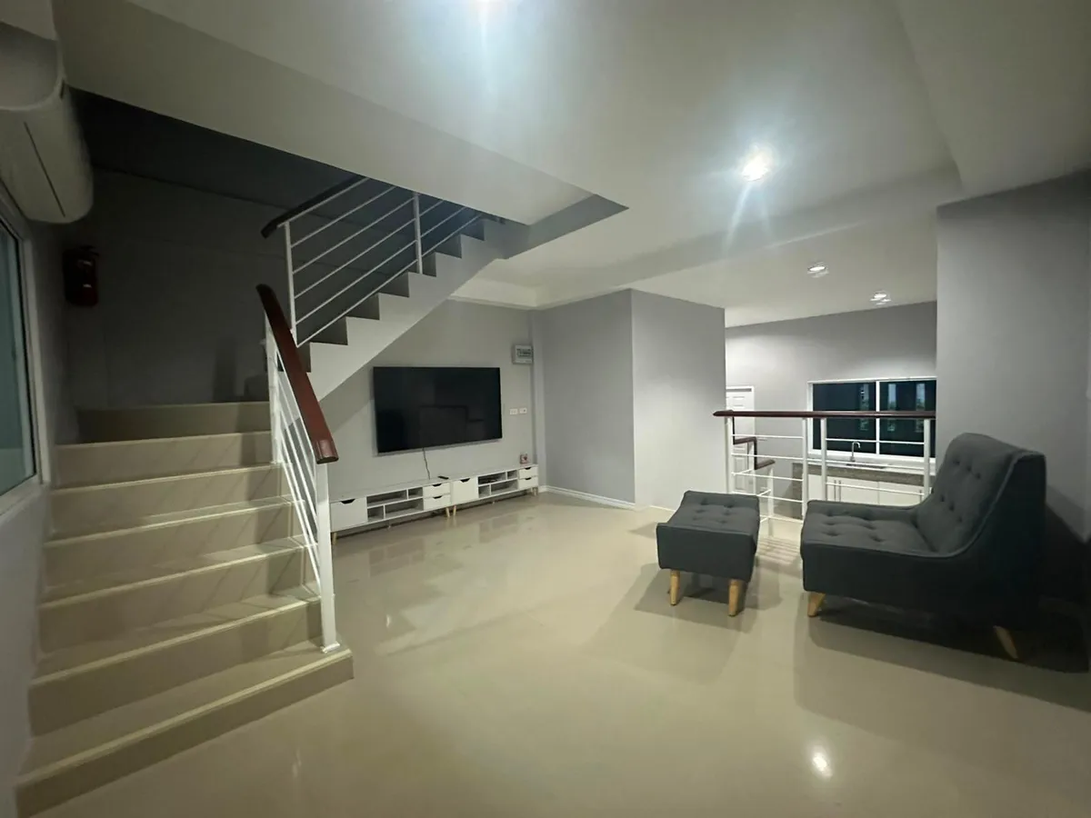 Newly Renovated Two-Bedroom Three-Bathroom Townhouse in East Pattaya Close to Amenities