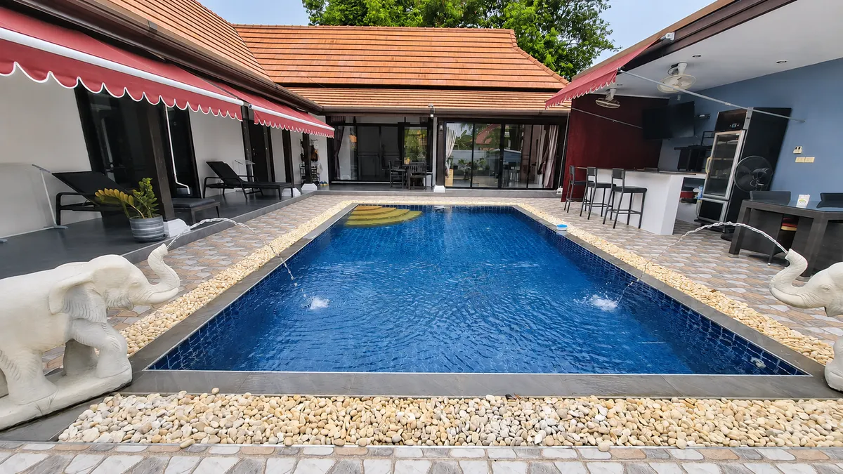 Modern 3-Bedroom Pool Villa in Siam Lake View