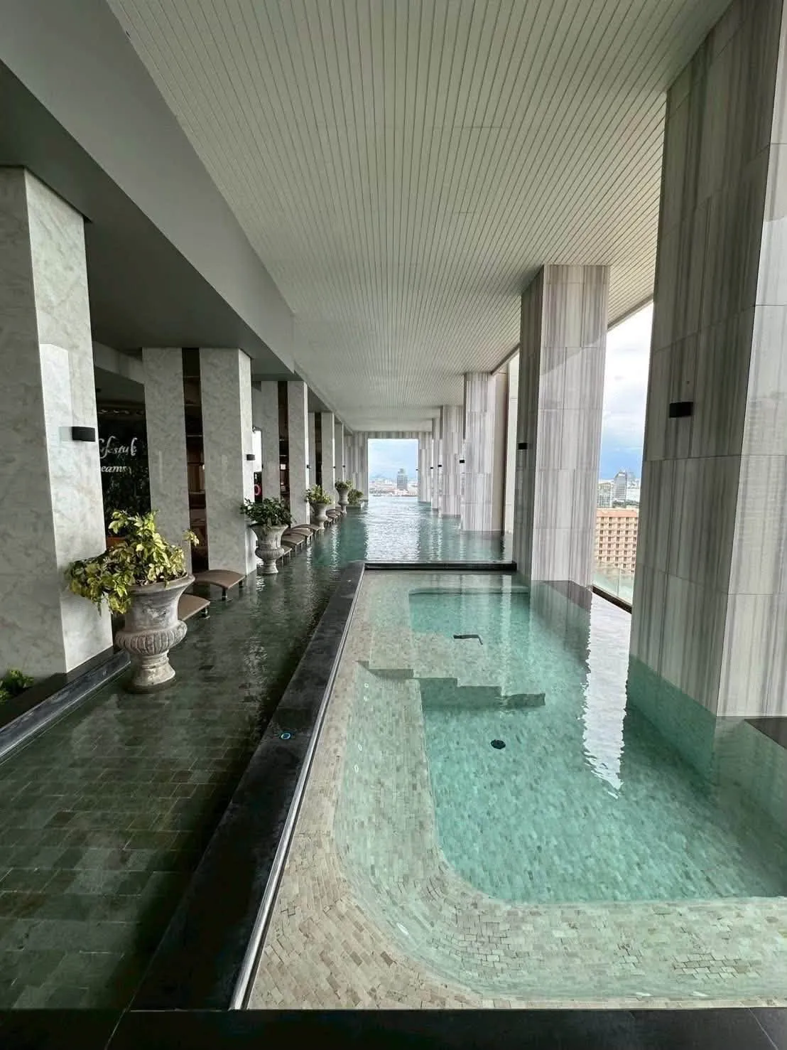 Luxury One Bedroom Condo For rent In Wongamat