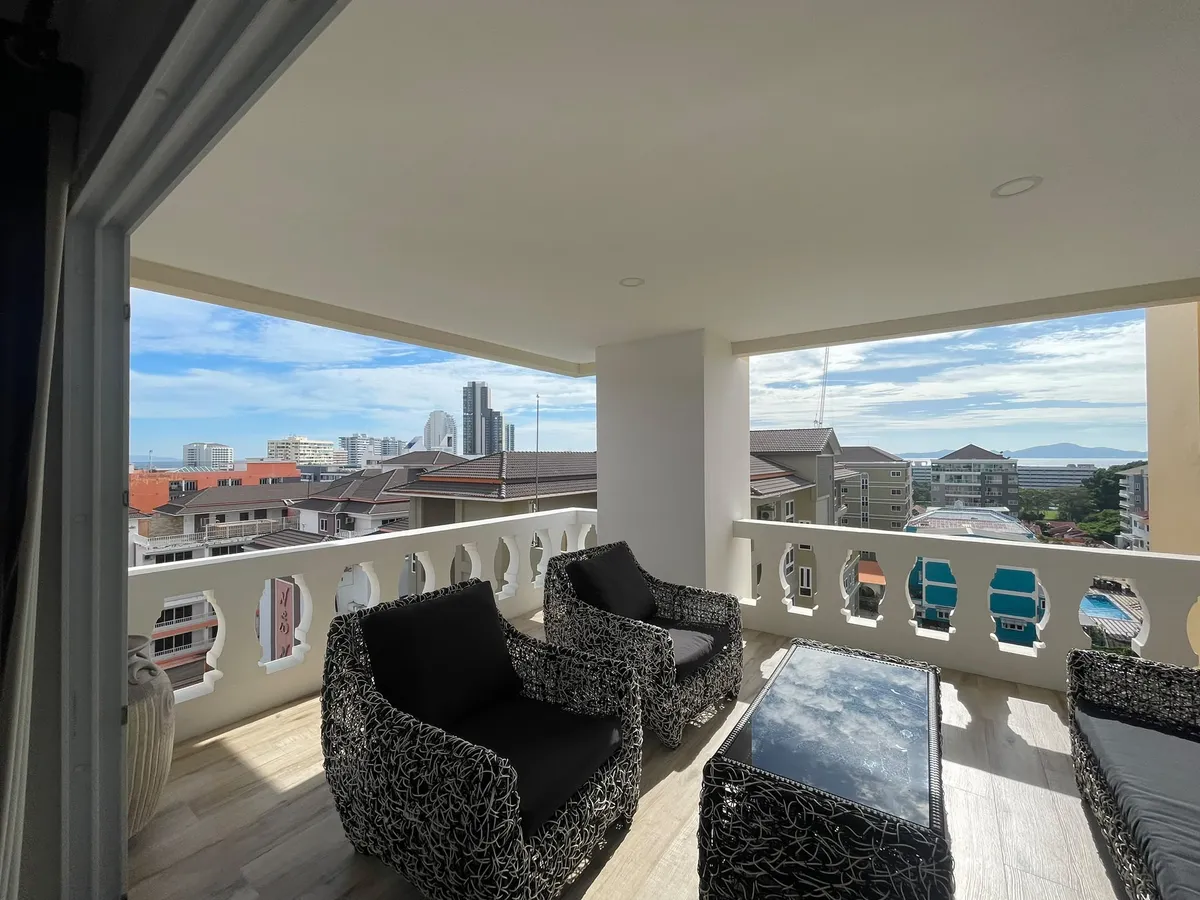 Renovated 230 sqm Bay View Condominium corner unit for Sale photo 12