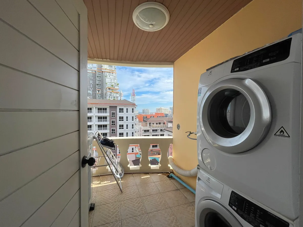 Renovated 230 sqm Bay View Condominium corner unit for Sale photo 17