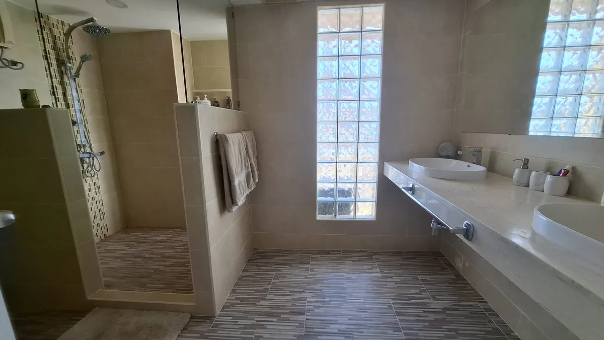 Renovated 230 sqm Bay View Condominium corner unit for Sale photo 14