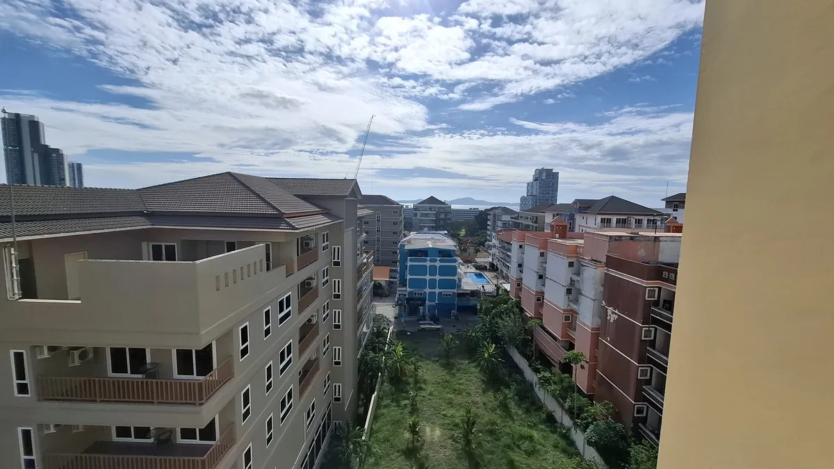 Renovated 230 sqm Bay View Condominium corner unit for Sale photo 16