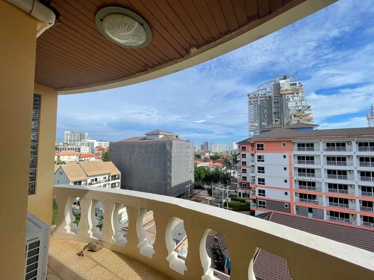 Renovated 230 sqm Bay View Condominium corner unit for Sale photo 13