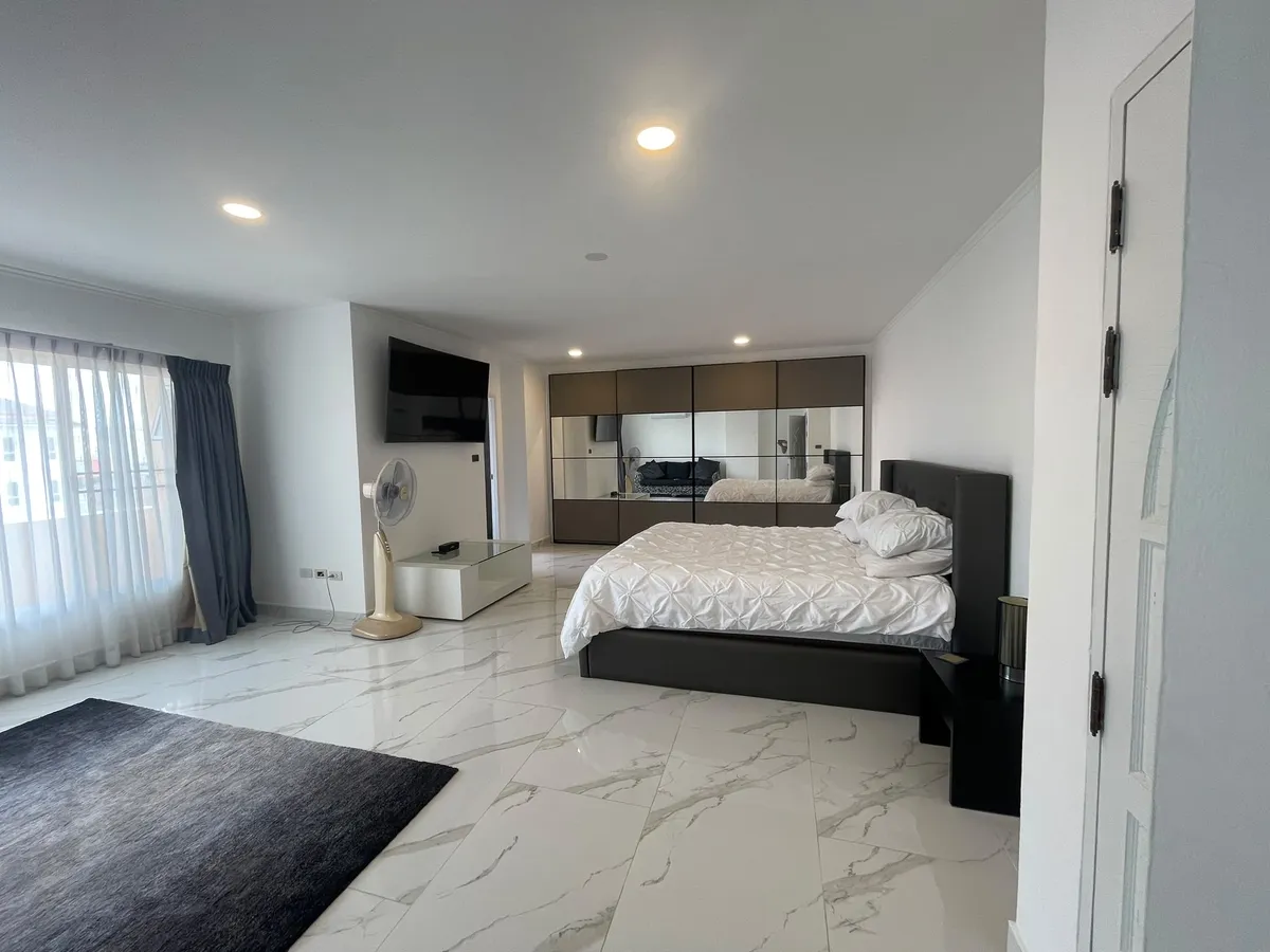 Renovated 230 sqm Bay View Condominium corner unit for Sale photo 7