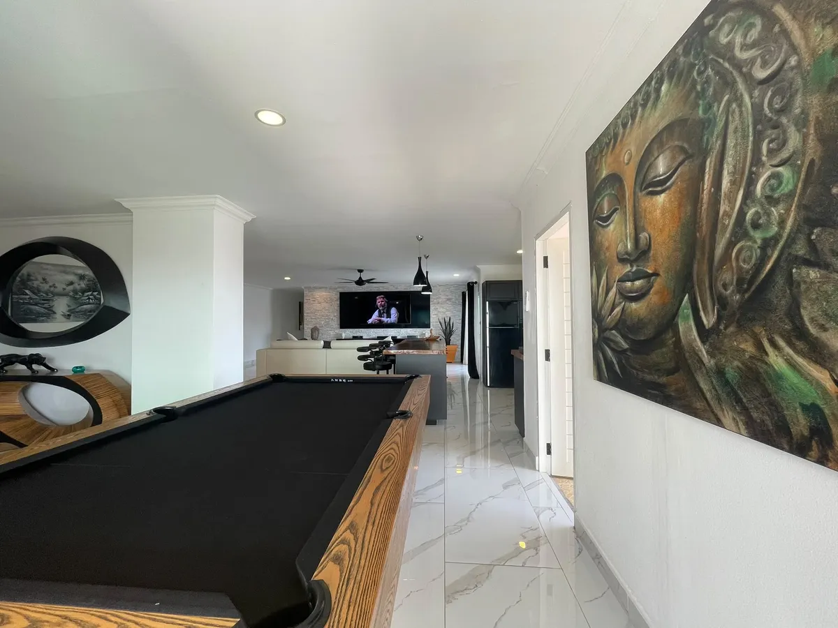 Renovated 230 sqm Bay View Condominium corner unit for Sale photo 3