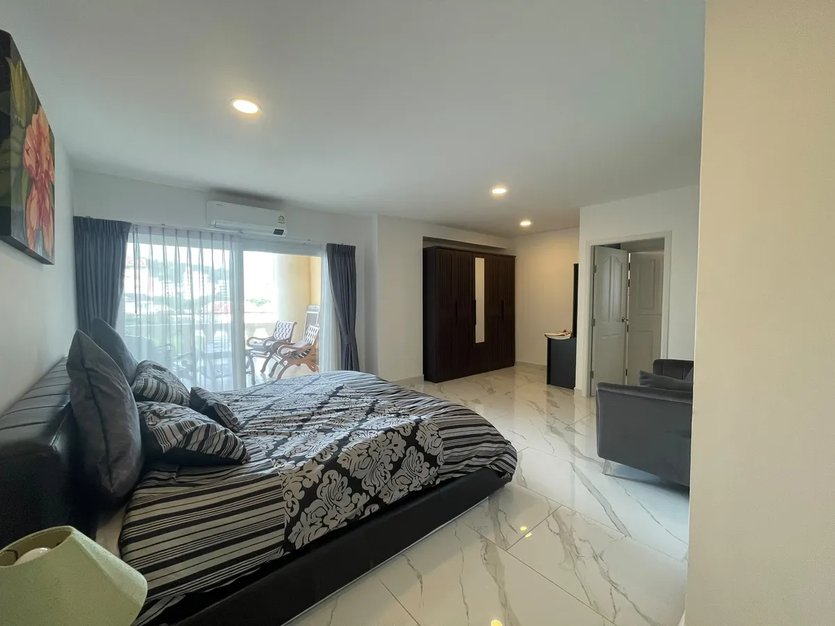 Renovated 230 sqm Bay View Condominium corner unit for Sale photo 9