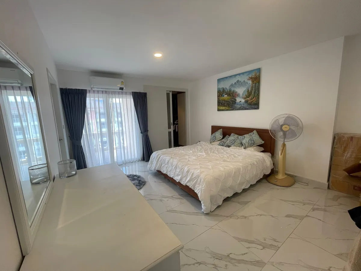 Renovated 230 sqm Bay View Condominium corner unit for Sale photo 10