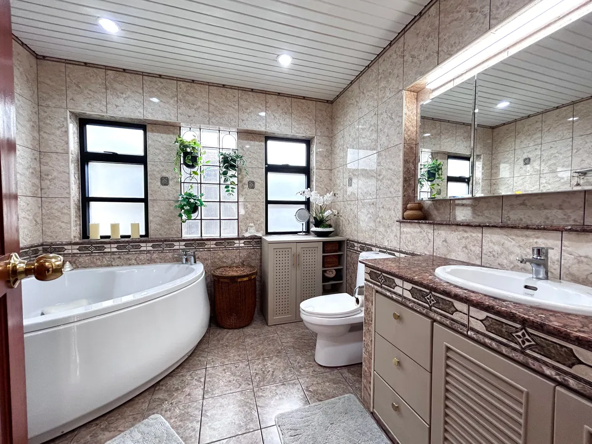 Beautiful 3 Bedroom 3 Bathroom Mediterranean House for Sale photo 6