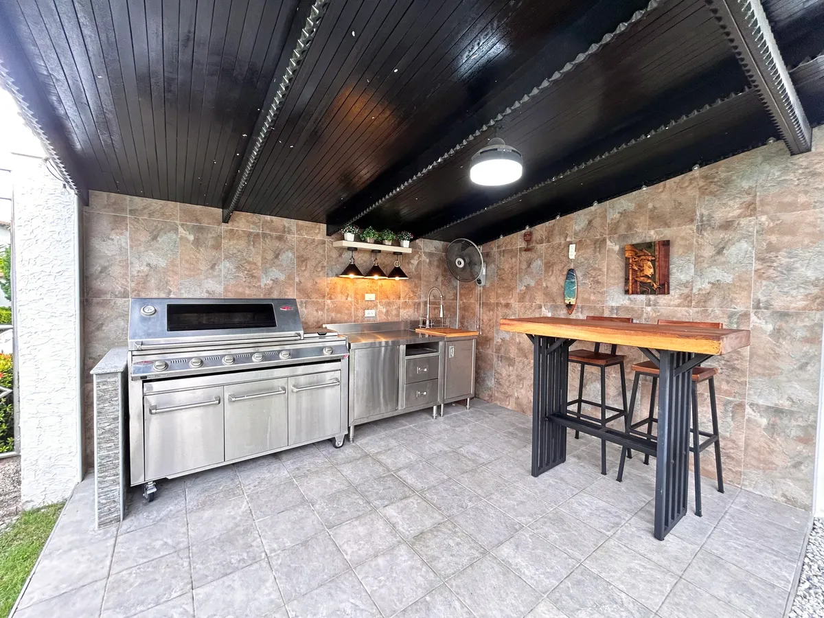 Beautiful 3 Bedroom 3 Bathroom Mediterranean House for Sale photo 23