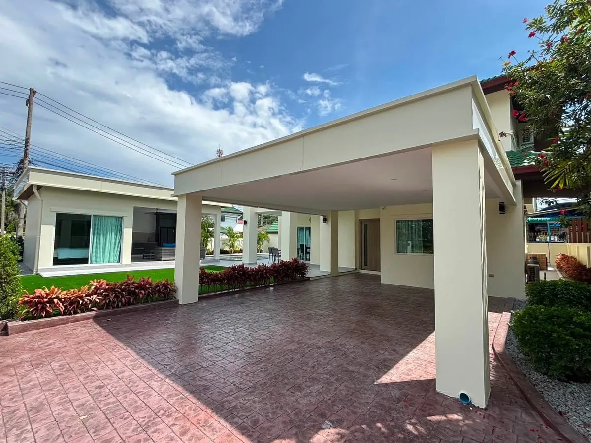 5 Bedrooms 4 Bethrooms in East Pattaya